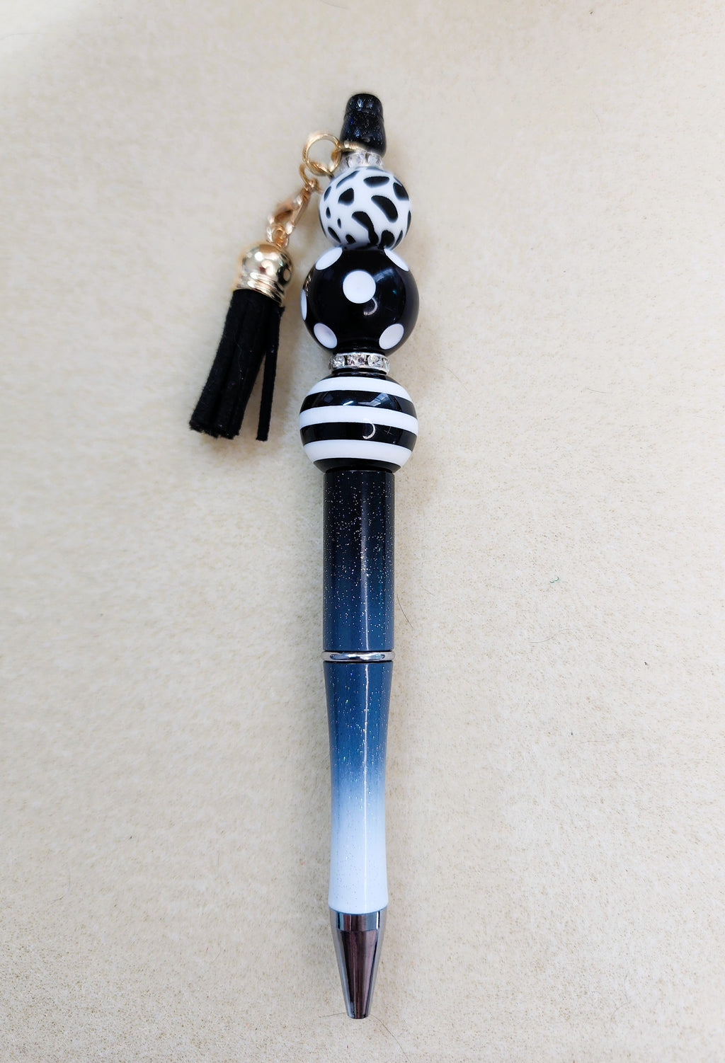 🖤 Black & White Beaded Pen
